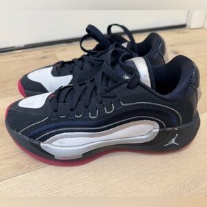 Big Kids’ Jordan Luka 4 Basketball Shoes Sz 5